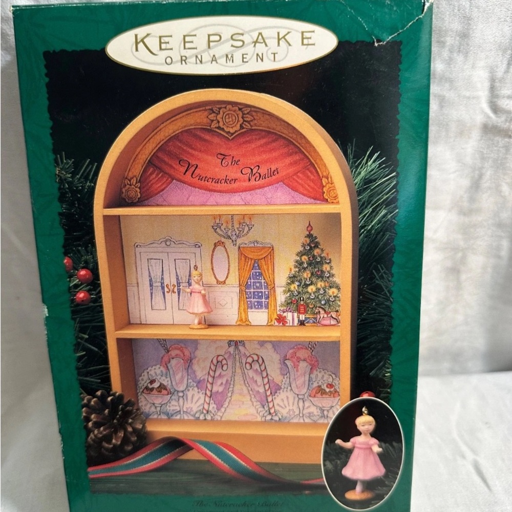 VTG HALLMARK Keepsake Ornaments 1996 the Nutcracker Ballet Display Stage + 4